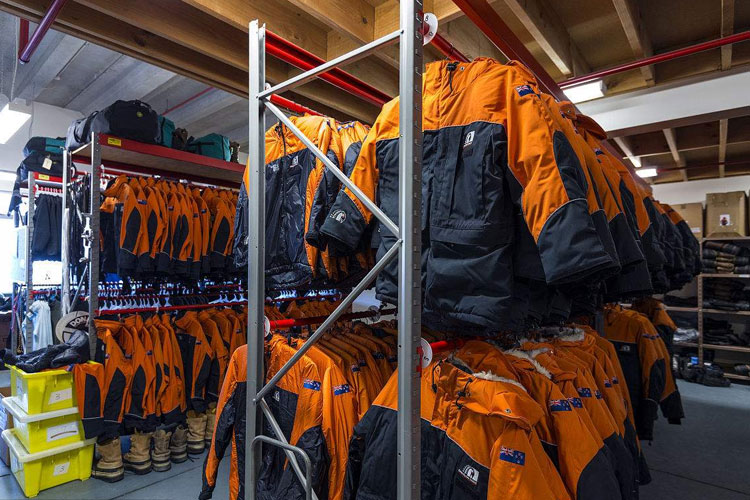 服裝倉庫如何除濕？倉庫好色先生在线播放輕鬆應對潮濕問題