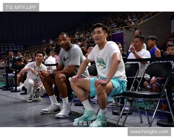 麦迪与足球明星同框合影展现运动员友谊与激情的精彩瞬间 麦迪与足球明星同框合影展现运动员友谊与激情的精彩瞬间